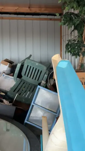 Lots-of-boxes-and-bags